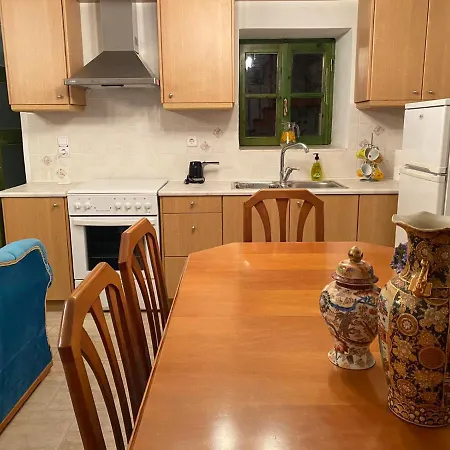 Petra Maisonettes Kariá