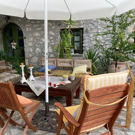 Willa Petra Maisonettes *