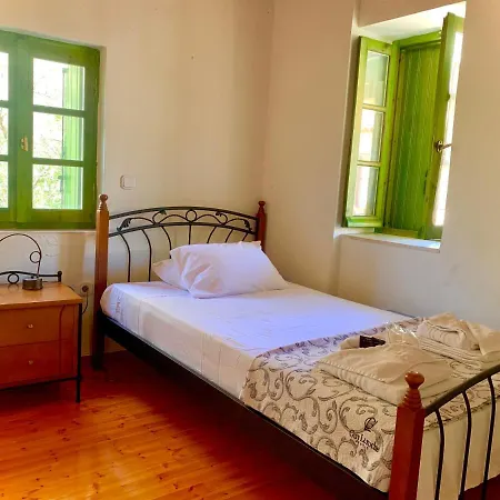 Petra Maisonettes Villa Kariá