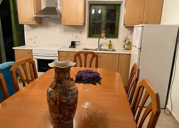 Petra Maisonettes Kariá