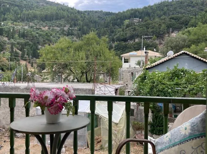 Petra Maisonettes Kariá