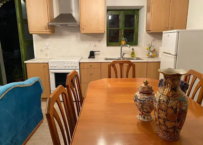 Petra Maisonettes Kariá