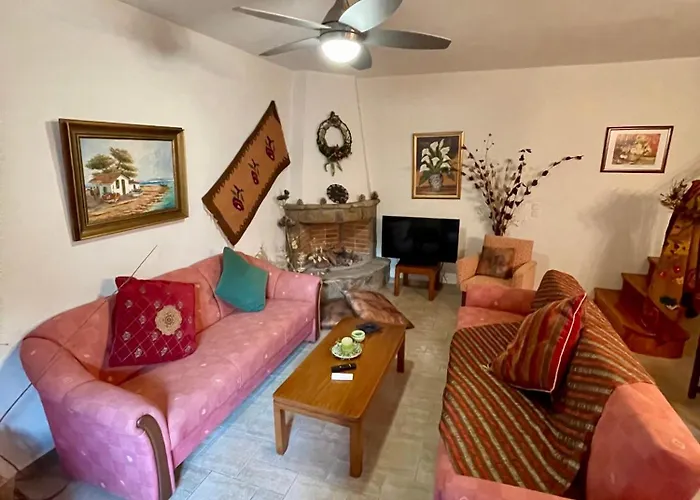 Petra Maisonettes Kariá